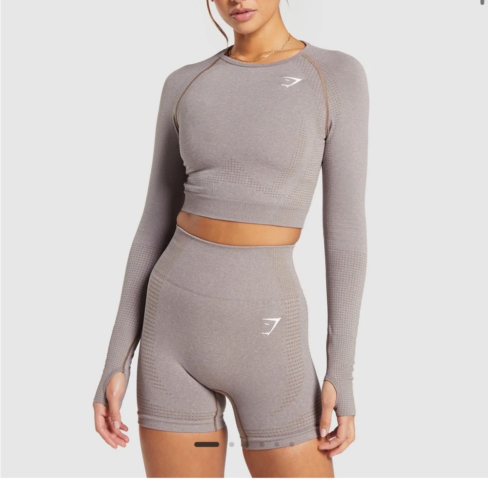 Gymshark sat VITAL SEAMLESS 2.0 CROP TOP and shorts set.